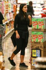 KIM KARDASHIAN Shopping Grocery at Ralphs in Calabasas