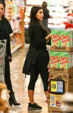 KIM KARDASHIAN Shopping Grocery at Ralphs in Calabasas