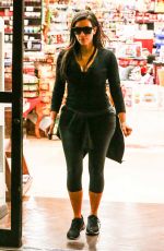 KIM KARDASHIAN Shopping Grocery at Ralphs in Calabasas