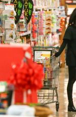 KIM KARDASHIAN Shopping Grocery at Ralphs in Calabasas