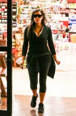 KIM KARDASHIAN Shopping Grocery at Ralphs in Calabasas