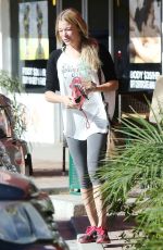 LEANN RIMES Shoping at Juicy Ladies in Woodland Hills