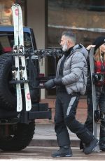 LORI LOUGHLIN Heading to Skiing in Aspen