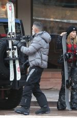 LORI LOUGHLIN Heading to Skiing in Aspen