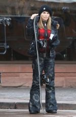 LORI LOUGHLIN Heading to Skiing in Aspen