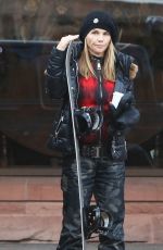 LORI LOUGHLIN Heading to Skiing in Aspen