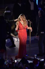MARIAH CAEREY Performs Rockefeller Christmas Tree Lighting Ceremony