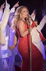 MARIAH CAEREY Performs Rockefeller Christmas Tree Lighting Ceremony