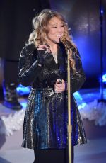 MARIAH CAEREY Performs Rockefeller Christmas Tree Lighting Ceremony