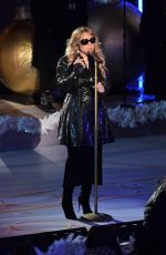 MARIAH CAEREY Performs Rockefeller Christmas Tree Lighting Ceremony
