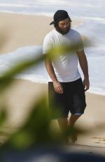 PAMELA ANDERSON and Rick Salomon Walks on Beach in Hawaii
