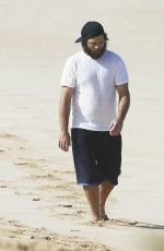 PAMELA ANDERSON and Rick Salomon Walks on Beach in Hawaii