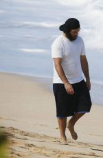 PAMELA ANDERSON and Rick Salomon Walks on Beach in Hawaii