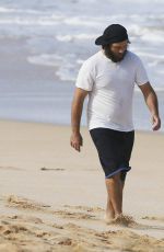 PAMELA ANDERSON and Rick Salomon Walks on Beach in Hawaii