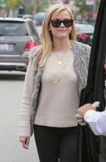 REESE WITHERSPOON Arrives at the Palm Restaurant in Beverly Hills
