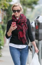 REESE WITHERSPOON Grab Some Lunch to-go in Brentwood