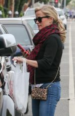 REESE WITHERSPOON Grab Some Lunch to-go in Brentwood