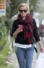 REESE WITHERSPOON Grab Some Lunch to-go in Brentwood