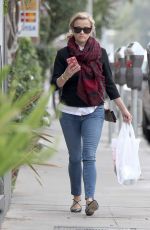 REESE WITHERSPOON Grab Some Lunch to-go in Brentwood