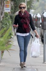REESE WITHERSPOON Grab Some Lunch to-go in Brentwood
