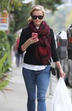 REESE WITHERSPOON Grab Some Lunch to-go in Brentwood