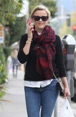 REESE WITHERSPOON Grab Some Lunch to-go in Brentwood