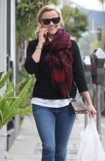 REESE WITHERSPOON Grab Some Lunch to-go in Brentwood
