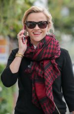 REESE WITHERSPOON Grab Some Lunch to-go in Brentwood