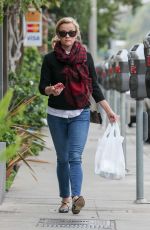 REESE WITHERSPOON Grab Some Lunch to-go in Brentwood