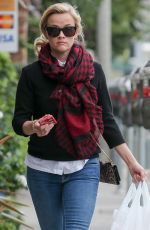 REESE WITHERSPOON Grab Some Lunch to-go in Brentwood