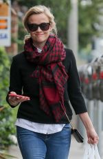 REESE WITHERSPOON Grab Some Lunch to-go in Brentwood