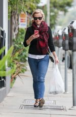 REESE WITHERSPOON Grab Some Lunch to-go in Brentwood
