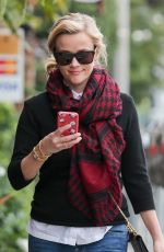 REESE WITHERSPOON Grab Some Lunch to-go in Brentwood