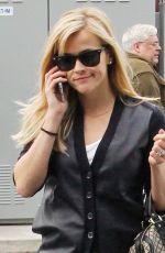 REESE WITHERSPOON Out and About in Brentwood 1812
