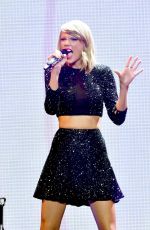 TAYLOR SWIFT at 2014 Kiis FM Jingle Ball in Los Angeles