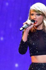 TAYLOR SWIFT at 2014 Kiis FM Jingle Ball in Los Angeles