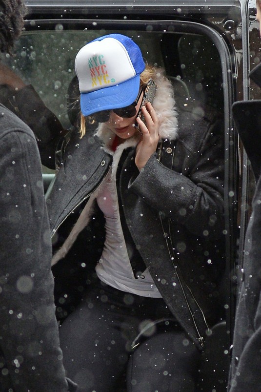 JENNIFER LAWRENCE Arrives at Her Hotel in New York JENNIFER LAWRENCE Arrives at Her Hotel