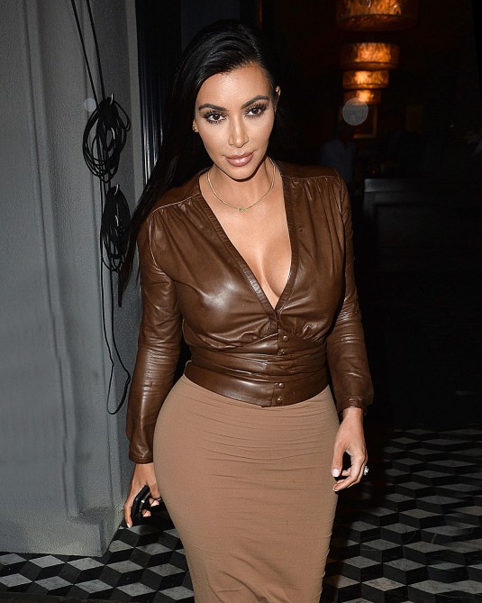 KIM KARDASHIAN Leavrs Craig's Restaurant