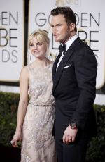 ANNA FARIS at 2015 Golden Globe Awards in Beverly Hills