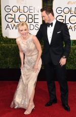 ANNA FARIS at 2015 Golden Globe Awards in Beverly Hills
