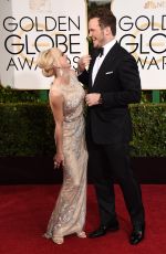 ANNA FARIS at 2015 Golden Globe Awards in Beverly Hills