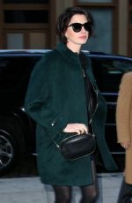 ANNE HATHAWAY Arrives at Her Hotel in New York 2001