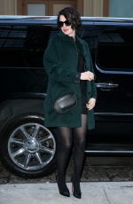 ANNE HATHAWAY Arrives at Her Hotel in New York 2001