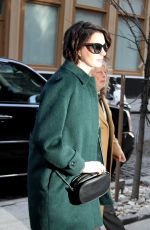 ANNE HATHAWAY Arrives at Her Hotel in New York 2001