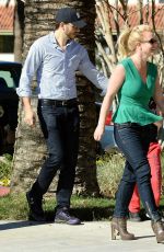 BRITNEY SPEARS Out and About in Thousand Oaks 2401