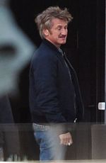 CHARLIZE THERON and Sean Penn at a Cigarette Break