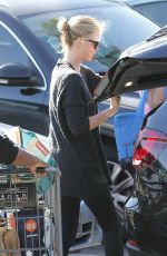 CHARLIZE THERON Shopping Groceries in Los Angeles 0501