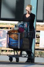 CHARLIZE THERON Shopping Groceries in Los Angeles 0501