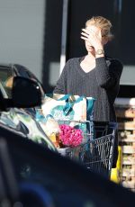 CHARLIZE THERON Shopping Groceries in Los Angeles 0501