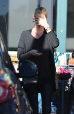 CHARLIZE THERON Shopping Groceries in Los Angeles 0501